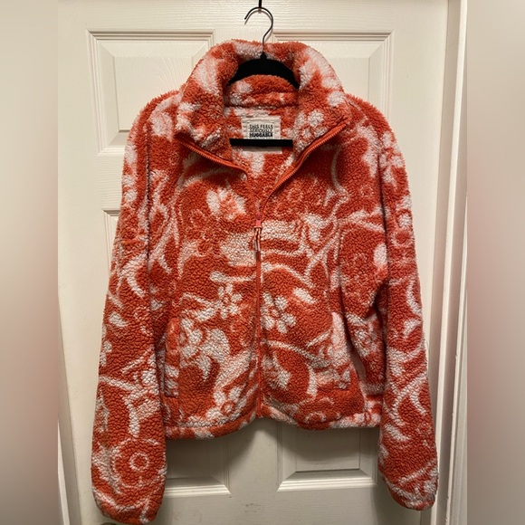 American Eagle sherpa zip up sweater. Size Medium.  
Fits M/L - Picture 7 of 10